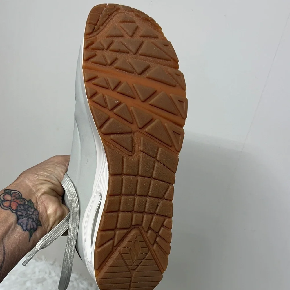 Skechers Men's Gray Sneakers with Brown Accents